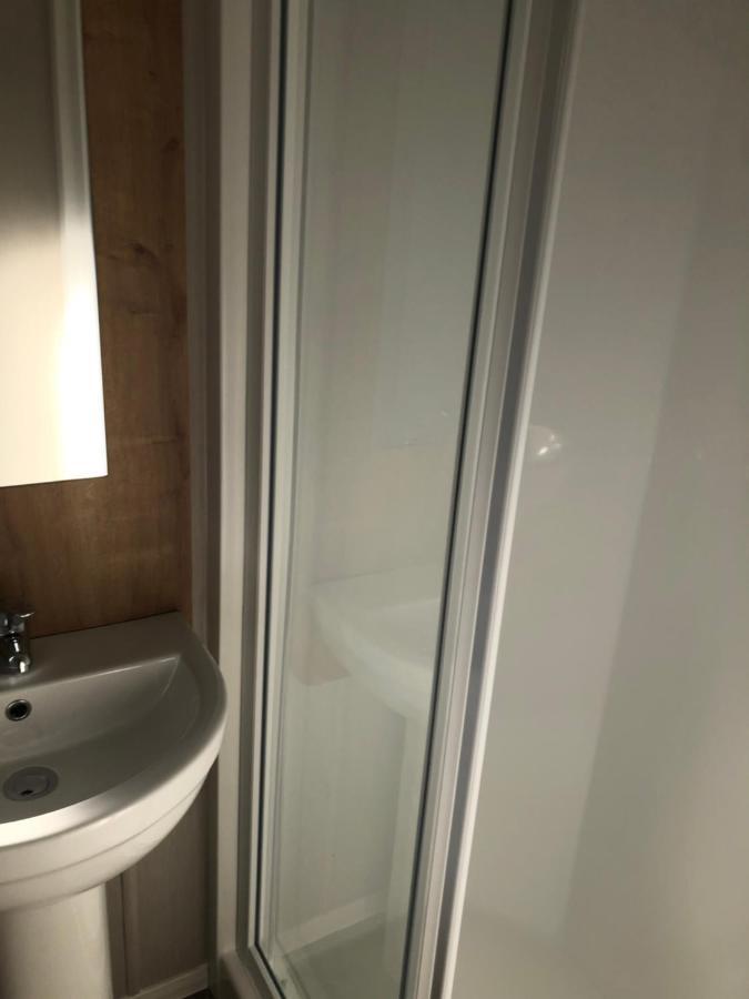 Stylish 3 Bedroom Caravan Near The Beach Уолтън-он-дъ-Нейз Екстериор снимка
